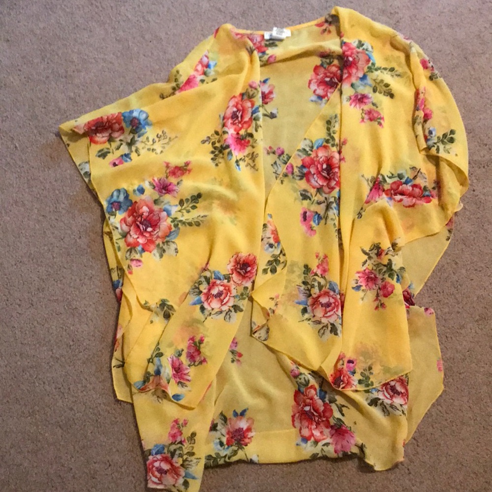 Short sleeve kimono style shirt